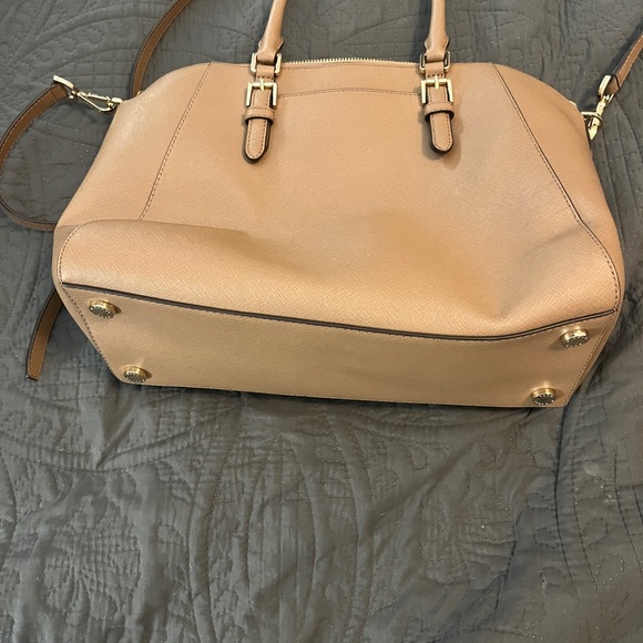 Michael Kors bag- gently used - Picture 2 of 4